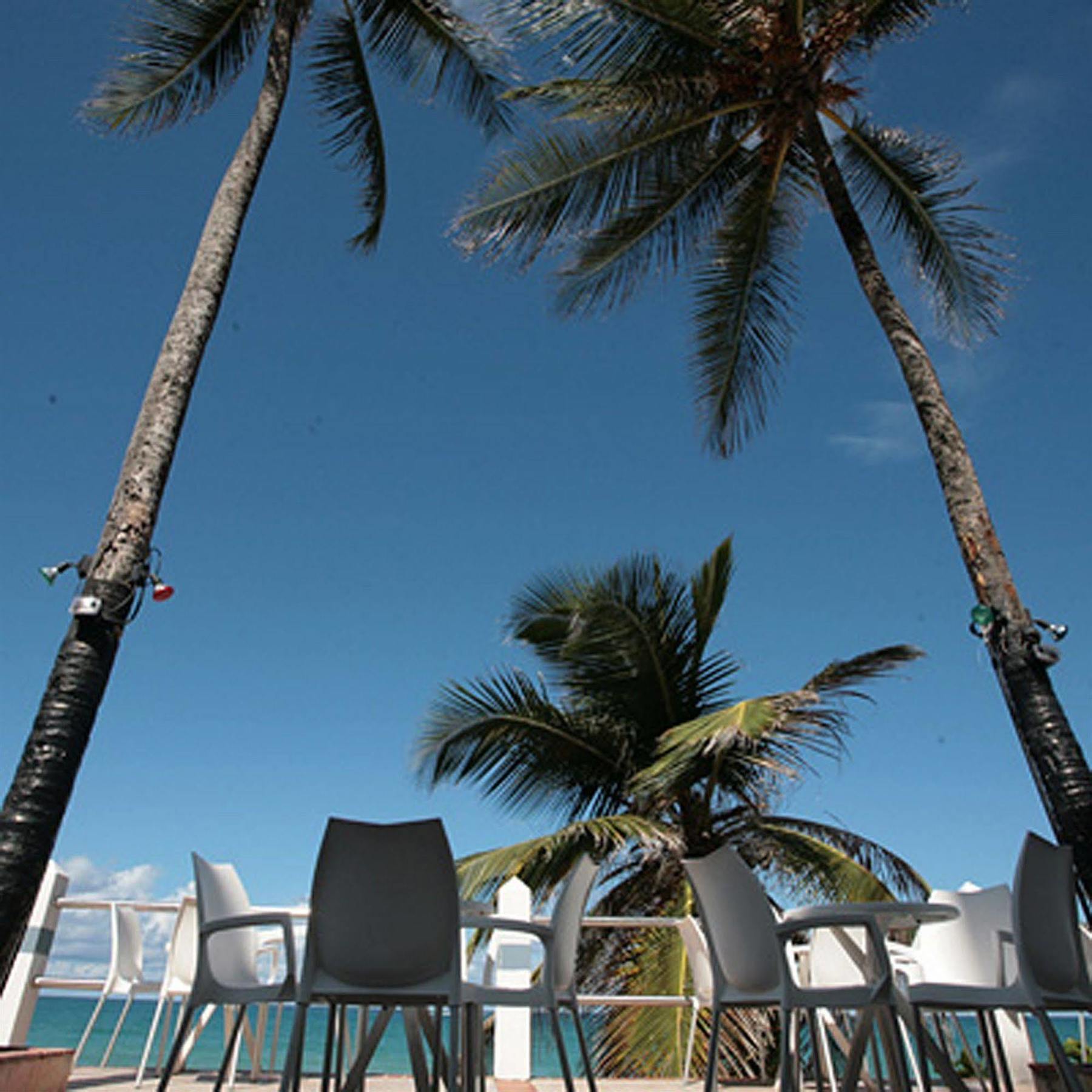 The Tryst Beachfront Hotel San Juan Restaurang bild